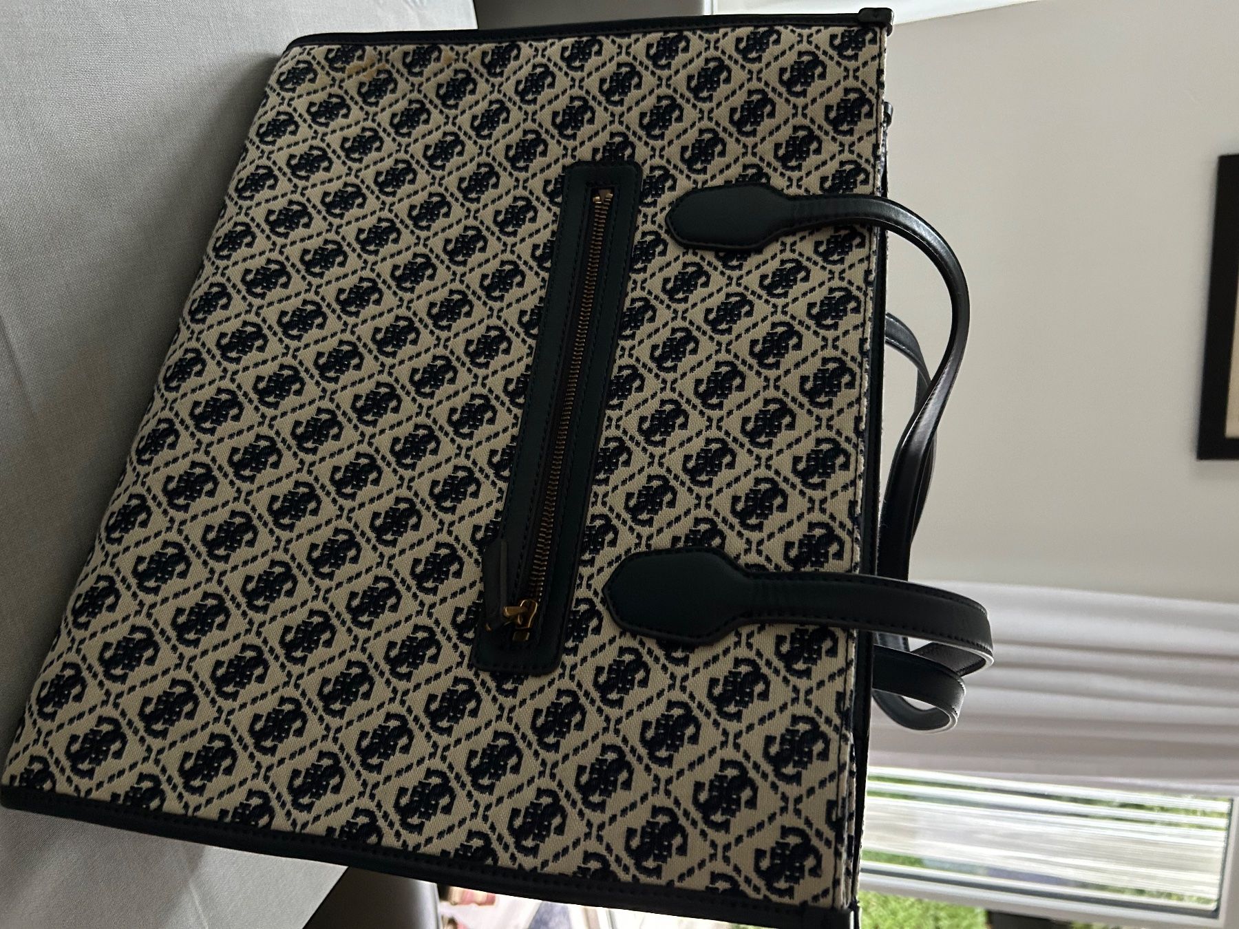 Guess Taschen für Damen: GUESS Handtasche – Gebraucht aus Widnau von FuxinderGasse 3