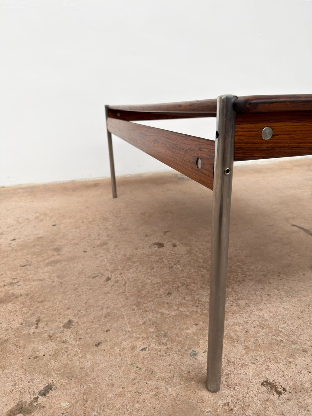 Tavoli: Sven Ivar Dysthe Palisander Couchtisch, Model 1001 – Usato da Basel venduto da StudioArca 7