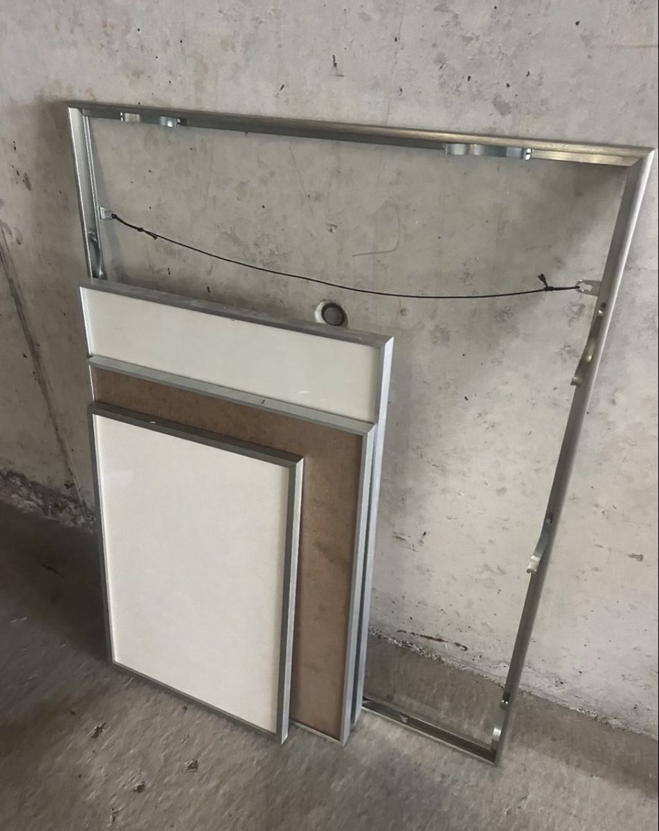 Cadres de tableaux: 4 verschiedene Alu-Wechselrahmen mit Glas – D'occasion à Rain par Pic-Ass