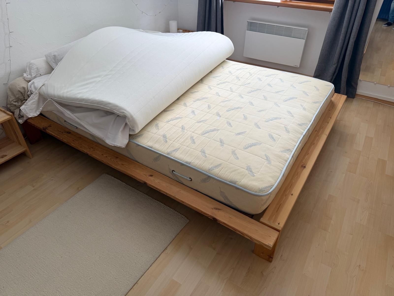 Betten: Bett 160cm mit Matratze – Gebraucht aus Vaz/Obervaz von cervelo32