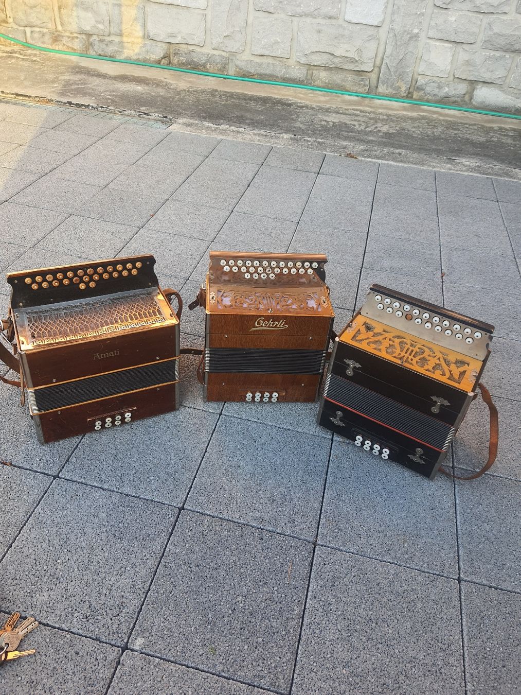 Strumenti musicali: 3 accordéons diatonique  – Usato da Pont-de-la-Morge venduto da Mirabelle0 1