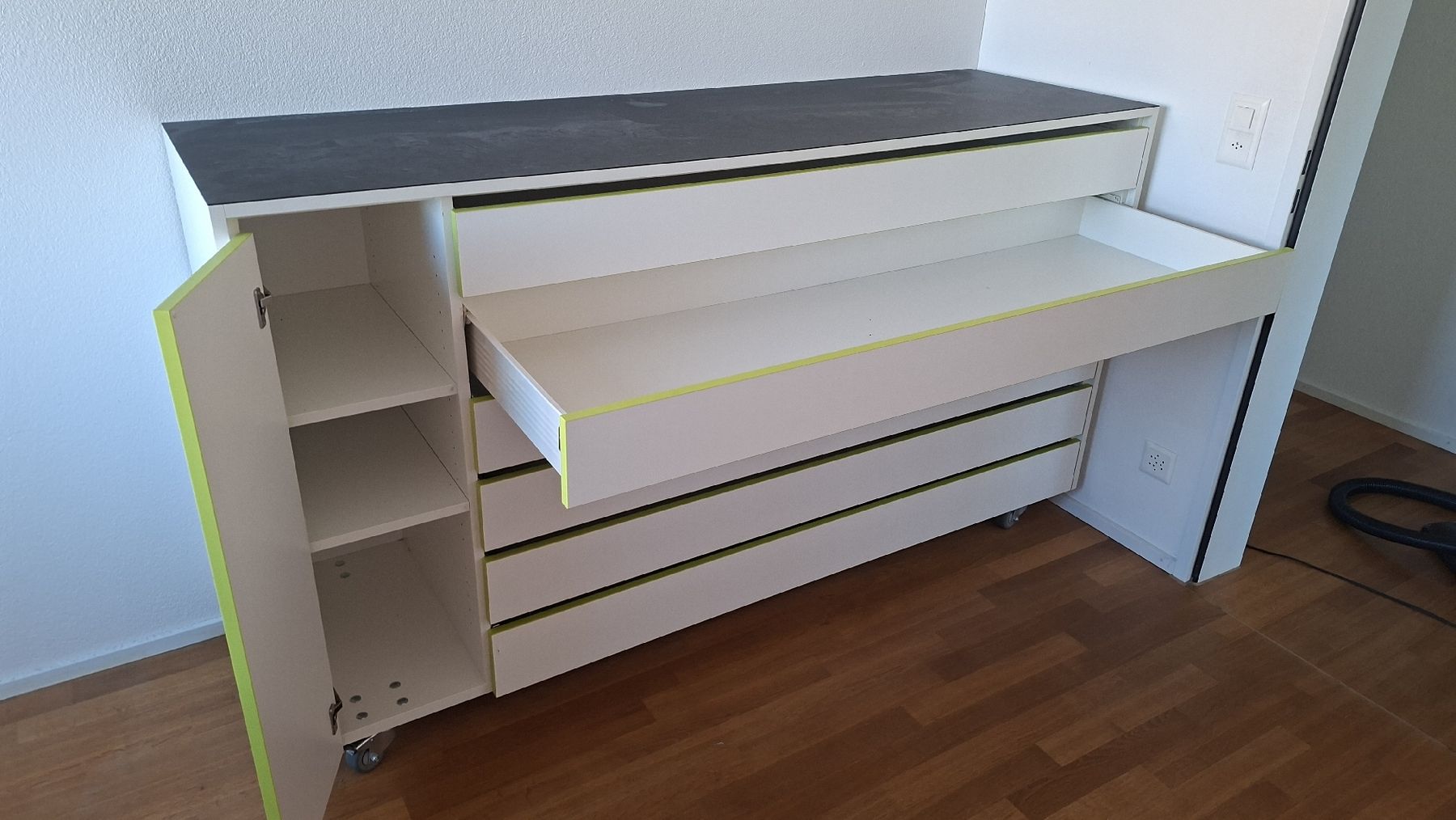 Cassettiere: Kommode. Büromöbel, Sideboard – Usato da Gunzwil venduto da Thomko