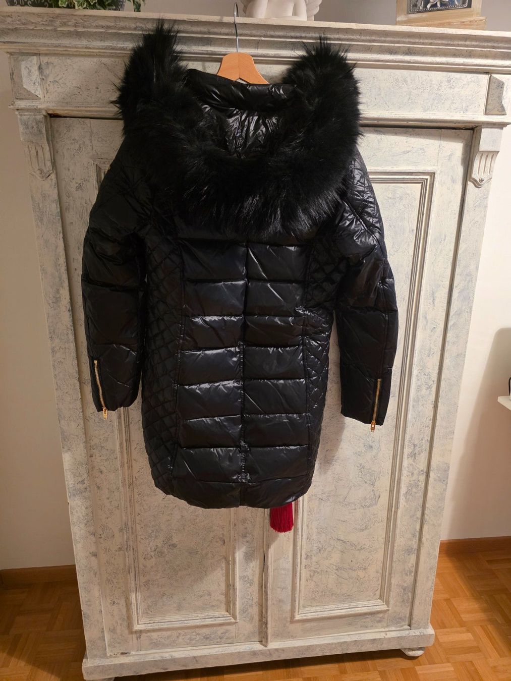 Cappotti: Wintermantel schwarz mit Kapuze neu – Nuovo e nell'imballaggio originale da Luzern venduto da ast223ama 4