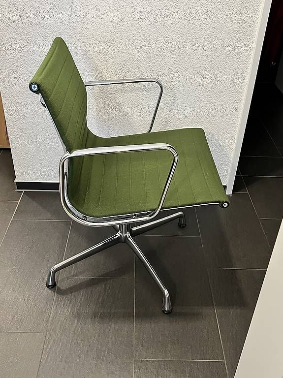 Sedie: Vitra Aluminium Chair Hopsack EA 104 – Usato da Winkel venduto da Charass91 2
