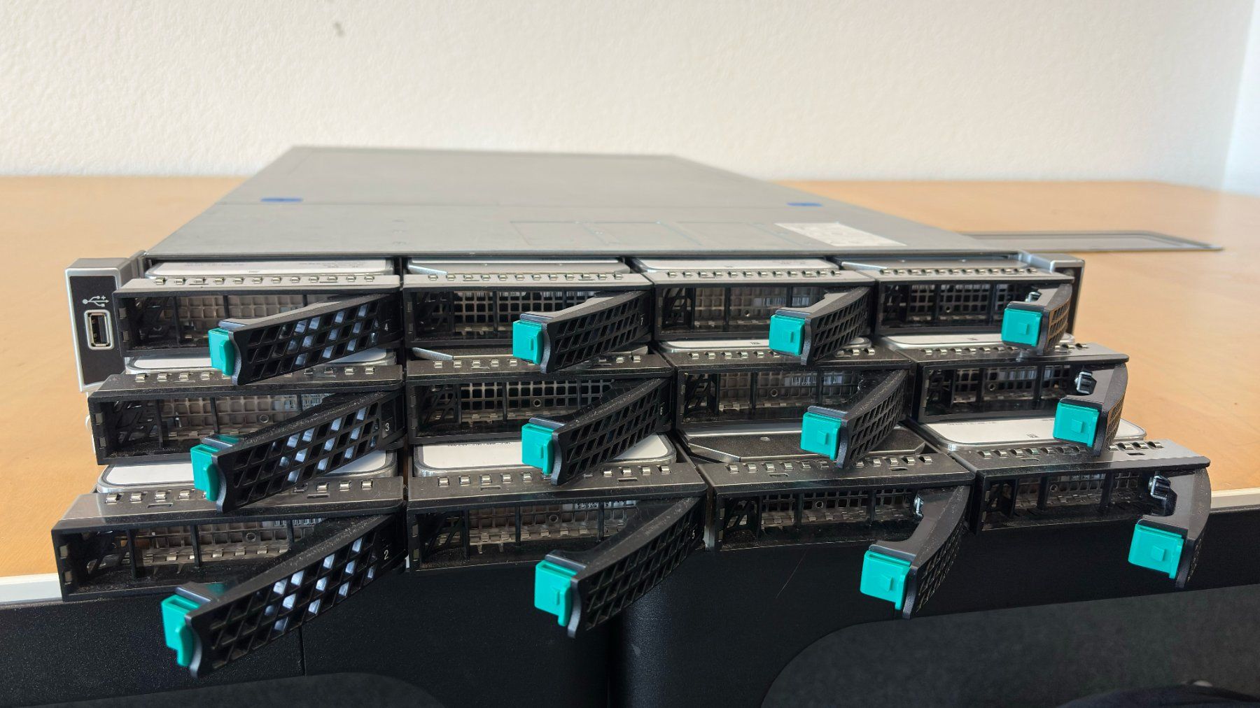 Intel Server: Intel Rackserver Xeon E5 v4, 128GB RAM (3/3) – Gebraucht aus Volketswil von appmac67