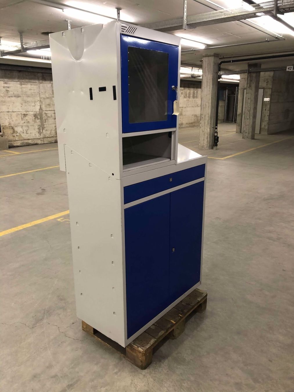 Tutti gli attrezzi: Computer-Arbeitsstation aus Stahlblech – Usato da Winterthur venduto da Joe1001 6