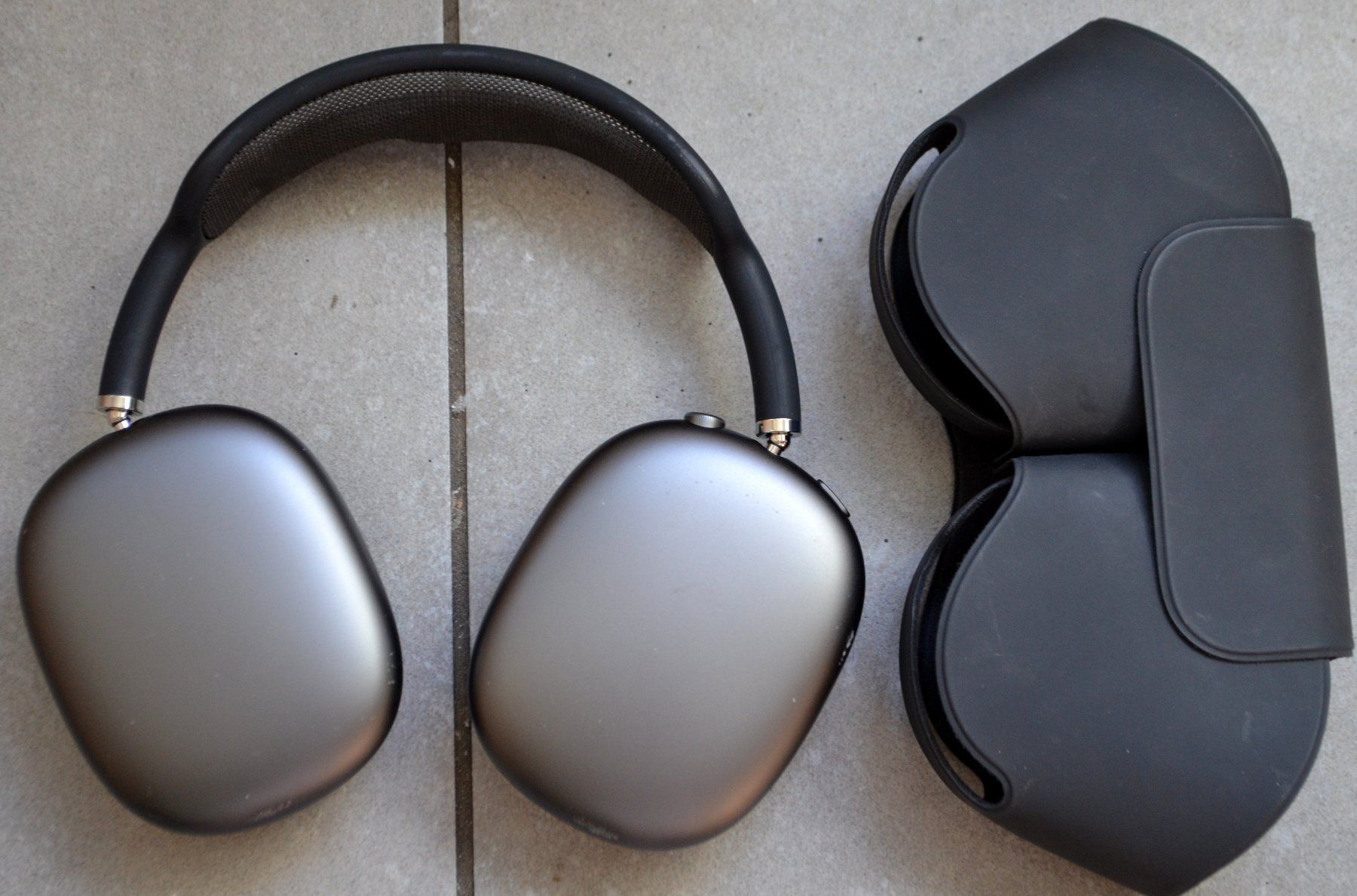 Apple Kopfhörer: Apple AirPods Max Space  Kopfhörer – Gebraucht aus Zug von Off.White.Black