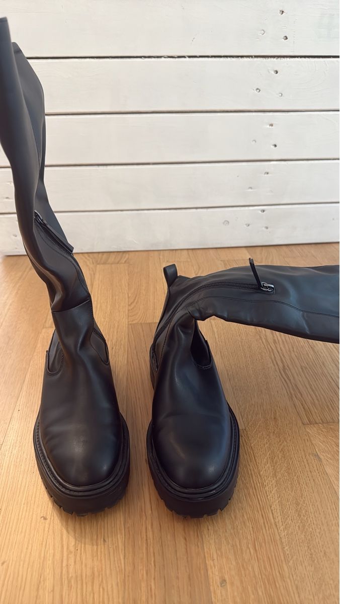 Scarpe da donna: Zara Stiefel schwarz – Usato da Uster venduto da Marciii