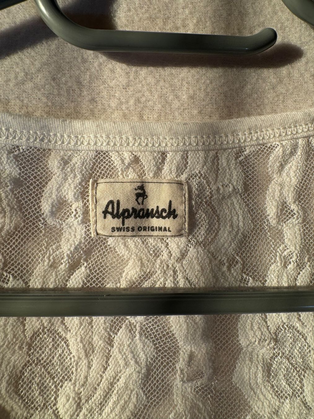 Alprausch Top: Schönes Top von Alprausch Gr. M – Usato da Grosswangen venduto da second_hand_dress 1