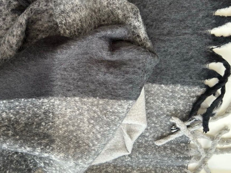 Foulard & Sciarpe: Écharpe viscose/laine – Nuovo e nell'imballaggio originale da Vouvry venduto da tintin2308