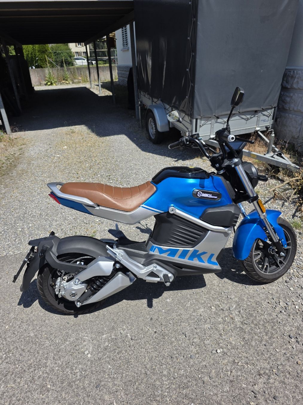 Altro: Elektroroller MIKUSUPER blau mit 2 Schlüssel – Nuovo (secondo la descrizione) da Reinach AG venduto da Tyrese 3