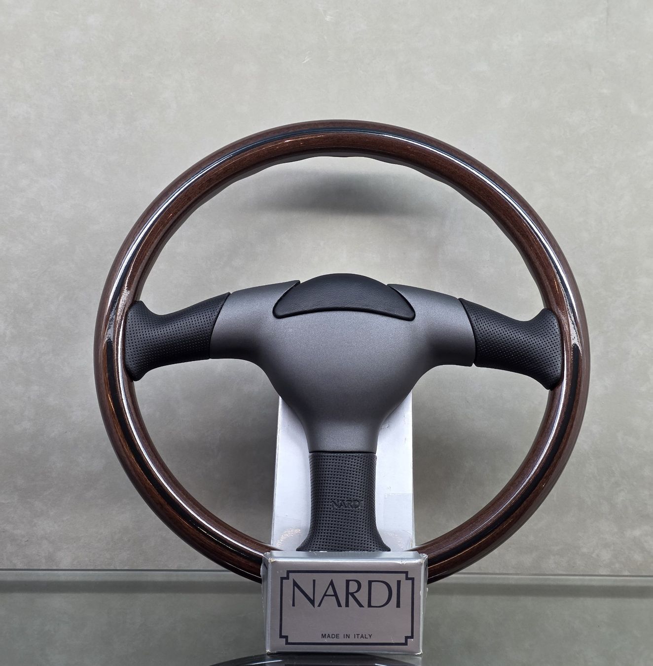 Tutti pezzi di ricambio auto: Nardi Lenkrad PT Holz – Nuovo e nell'imballaggio originale da Eich venduto da Deltamotor