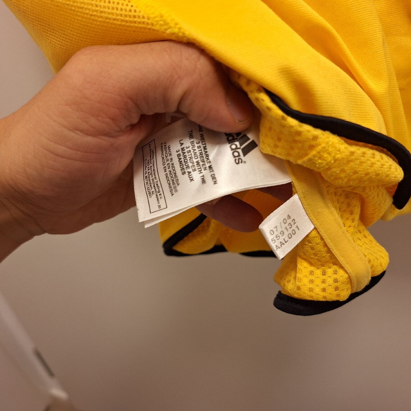 Canottiere & Pantaloni: Adidas Arbitro Gelb XL vintage – Usato da Bellinzona venduto da LA-ropa-de-Juan 4