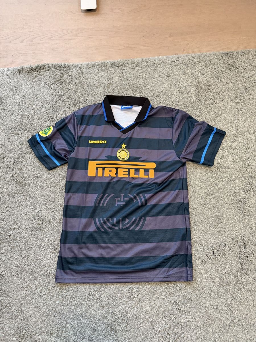 Football Club Internazionale Milano Leibchen & Hosen: Inter Milan Trikot  – Neu (gemäss Beschreibung) aus Allschwil von ale_99l7