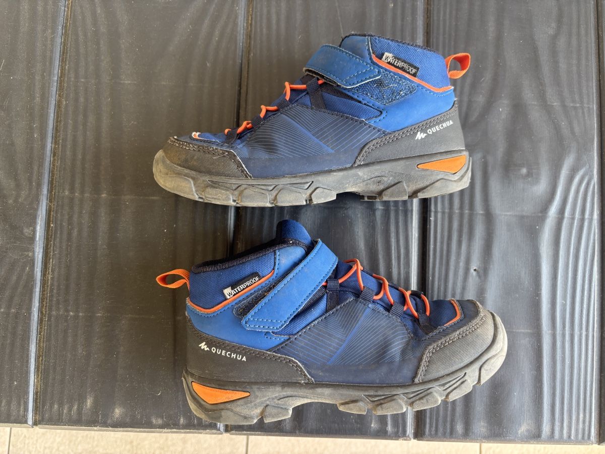 Decathlon Scarpe per ragazzi: Kinder Wanderschuhe Quechua Grösse 32 waterproof blau – Usato da Grosswangen venduto da Sunnyday35 1
