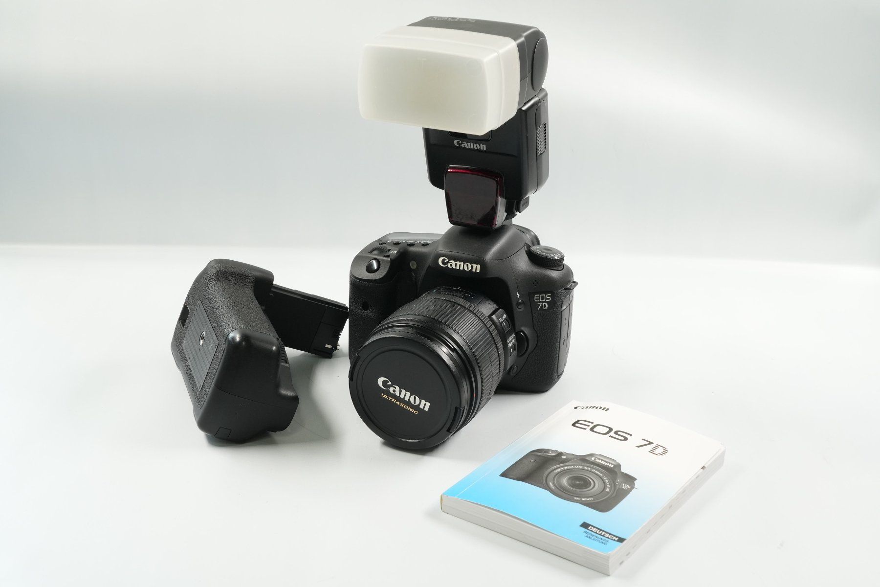 Canon Fotocamera: Canon EOS 7D Digital SLR Kamera mit Objektiv und Blitz – Usato da Galgenen venduto da Fmg
