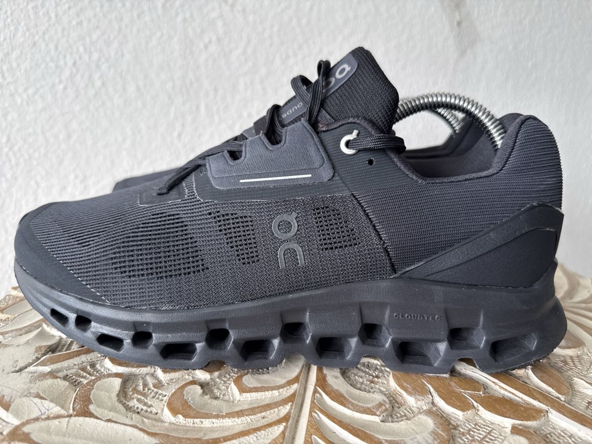 On Herrenschuhe: ON Cloud HELION Laufschuhe Schwarz Grösse 44 – Gebraucht aus Zürich von sha_vw65