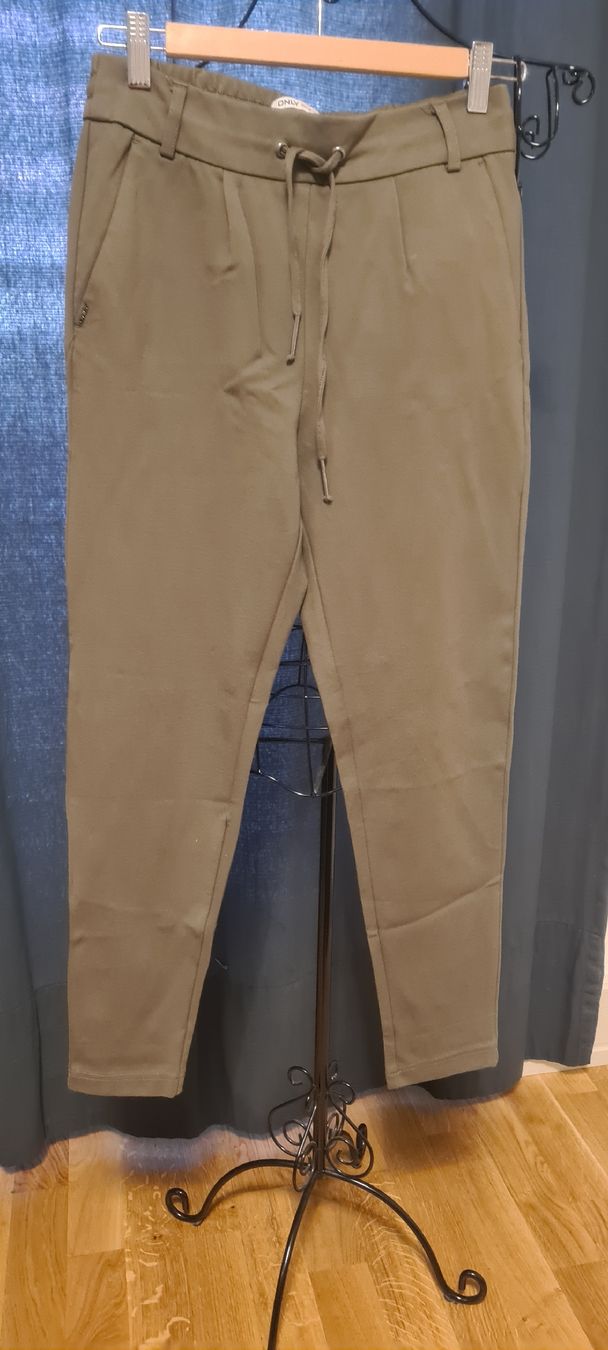 Only Pantaloni: hose von Only gr S – Nuovo (secondo la descrizione) da zürich venduto da janjaz