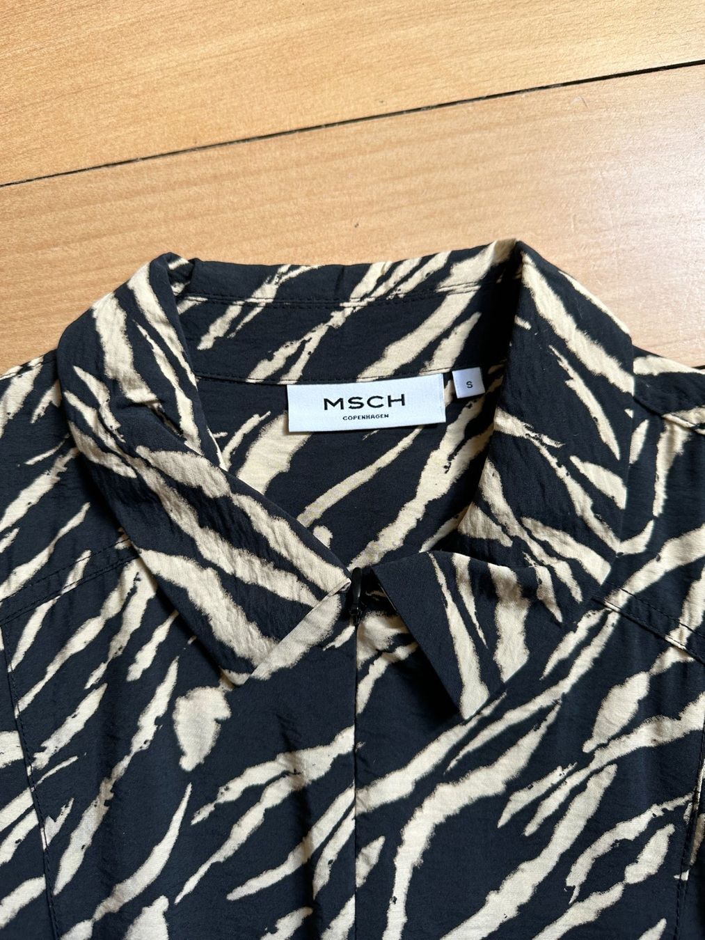 Moss Copenhagen Vestiti: MSCH COPENHAGEN - Kleid beige-schwarz gemustert S – Usato da Zürich venduto da Diazaio 3