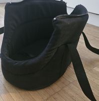 Schwarze Hundetasche mit Reissverschluss und Tragegurt