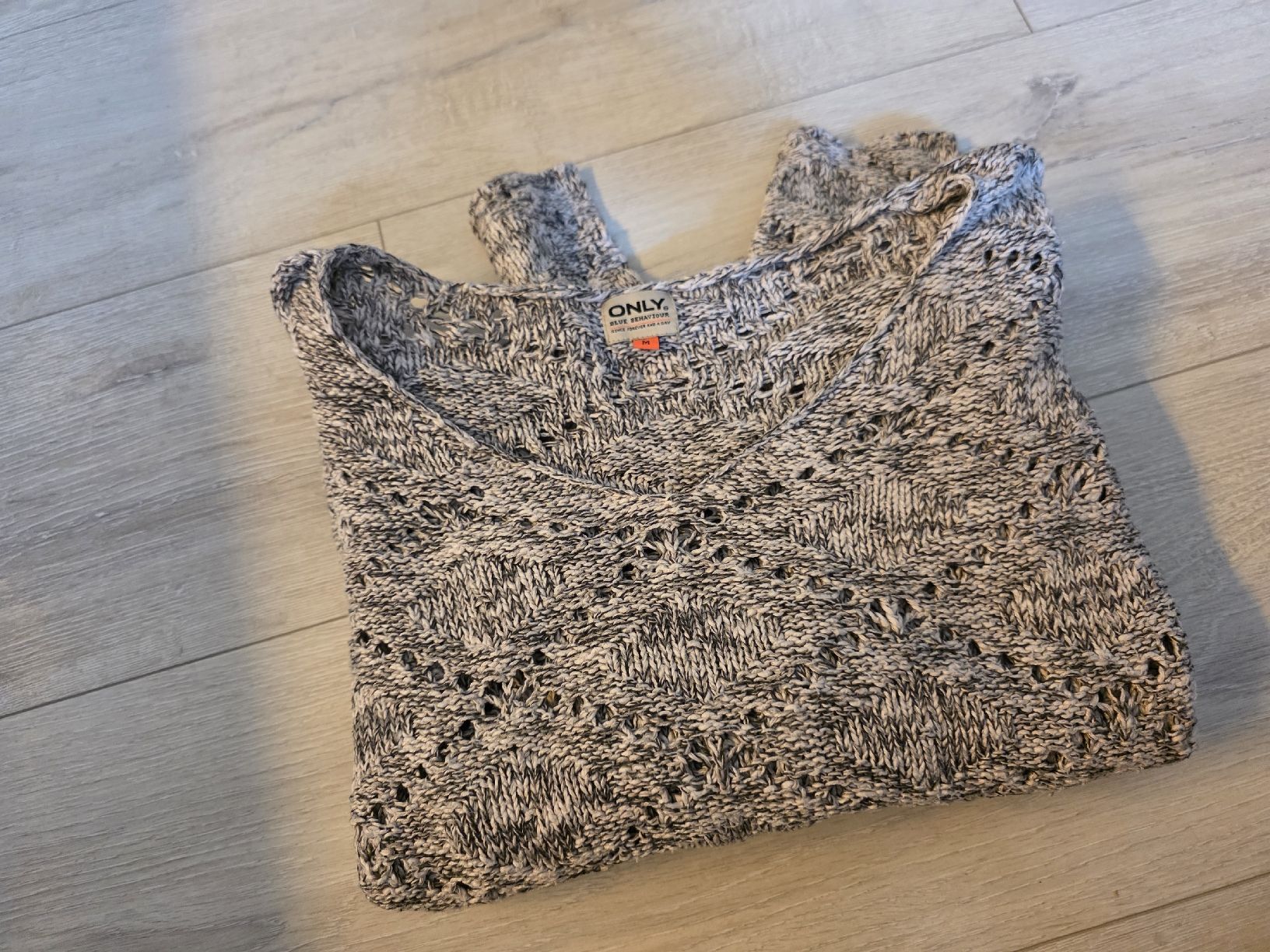 Only Maglioni & Felpe: ONLY Strickpullover Grau/Weiss, Grösse M, Top Zustand! – Usato da Wigoltingen venduto da Zuckerfee84