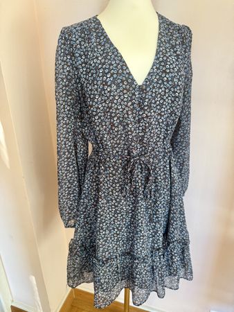 Robe fleurie Mango taille M - cintrée