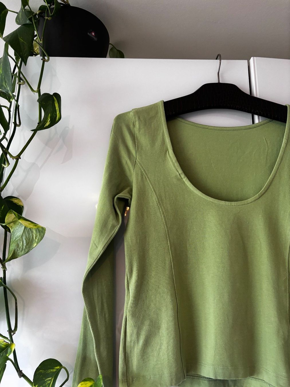 Weekday T-shirts: WEEKDAY "DEEP BACK LONG SLEEVE" Gr. M – D'occasion à Zürich par missmodernage 3