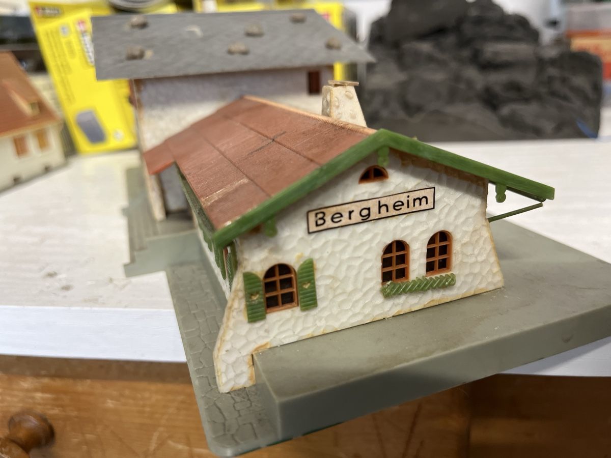 Modellini di ferrovie: Modellbahnbau: Bahnhof Bergheim H0 – Usato da Oberdorf SO venduto da Sofarocker75 1