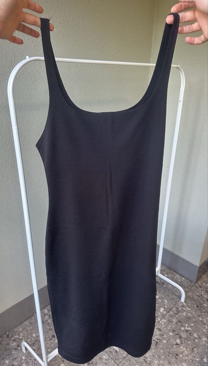 Robes: Sehr schönes, schwarzes Kleid – D'occasion à Volketswil par hal_65hj