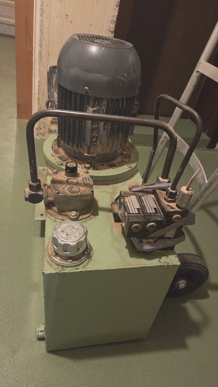 Toutes les machines: hydraulikaggregat – D'occasion à Brunnen par Holzwurmli 1