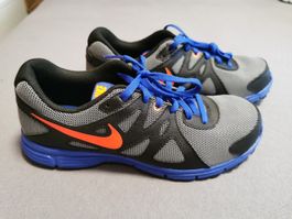 Nike Revolution GS2