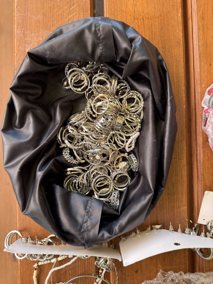 Sonstiger Schmuck: Modeschmuck Konvolut: Ketten, Ohrringe, Ringe, Armbänder – Gebraucht aus Würenlos von Fejzo1987 2