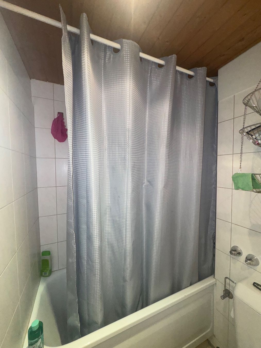 Conforama Tende: Duschvorhang schimmert silbern hellblau Textil fast neu – Nuovo (secondo la descrizione) da Bern venduto da Zenithar 1