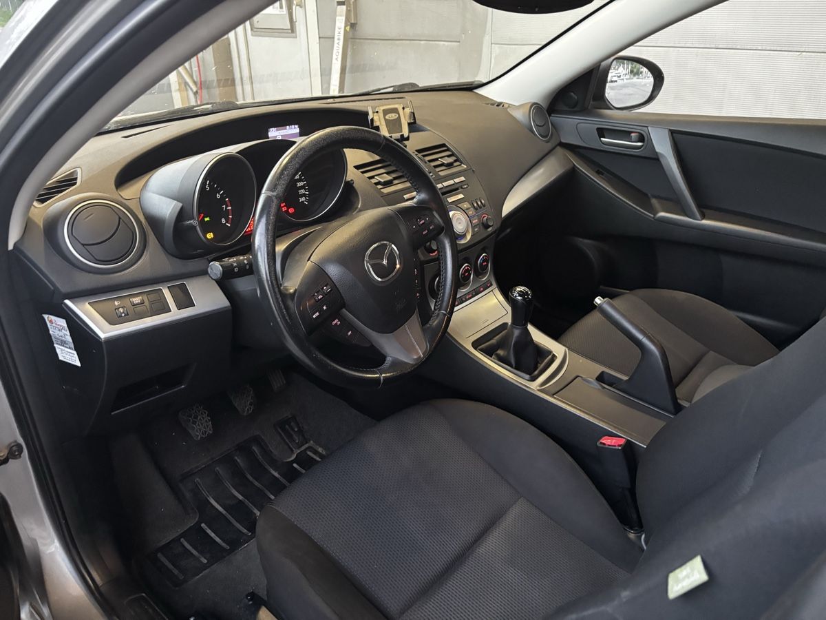 Mazda Automobili: Mazda 3 1.6 Limousine – Usato da Langnau i. E. venduto da FarzadHabibi 6