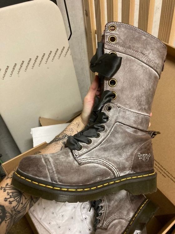 Dr martens triumph 1914 on sale grey