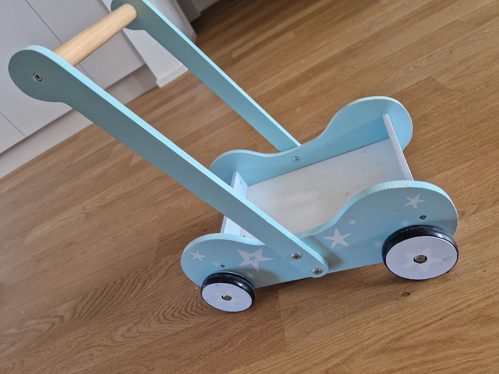 Fahrzeuge für Kinder: Lauflernwagen Holz hellblau mit Sternen Muster – Gebraucht aus Emmen von Edowin01