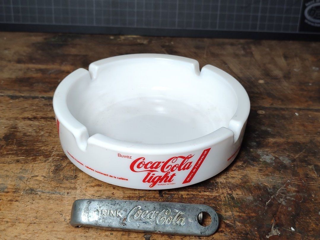 Coca-Cola Portacenere: Wunderschöner COCA COLA Aschenbecher  und Flaschenöffner – Usato da Gelterkinden venduto da MYSTOREFORYOU4460