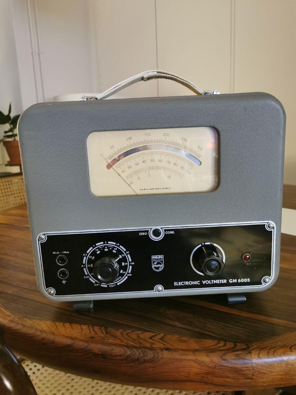 Misurare: Electronic Voltmeter GM 6005 – Usato da Vésenaz venduto da Angela.C3