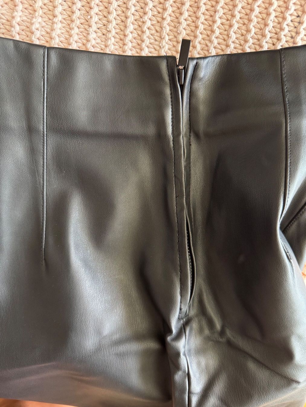 Gonne: Jupe noire faux cuir – Nuovo (secondo la descrizione) da Montreux venduto da Izapechee 2