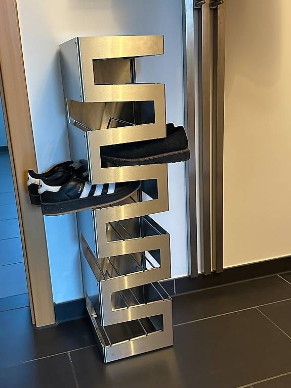 Scaffali: Schuhregal edelstahl – Usato da Kerns venduto da justmydream