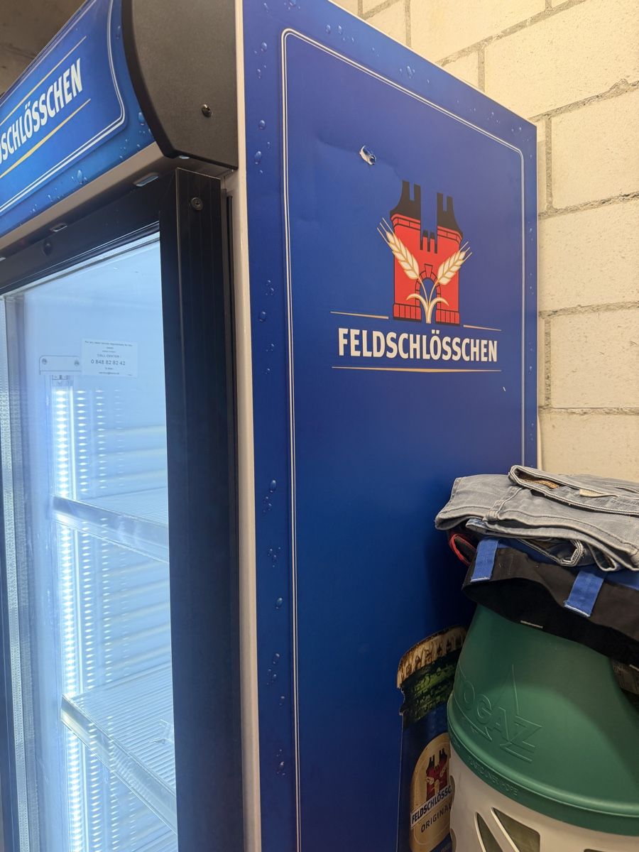 Feldschlösschen Frigoriferi: Kühlschrank Feldschlösschen – Usato da Embrach venduto da ebe_ymf2 1