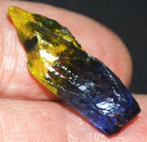 Edelstein L-9758 – Blau-Gelber Titan Druzy Achat 27x9mm 9.25