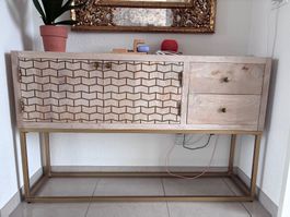 Sideboard/Konsolentisch aus Holz mit goldenen Akzenten