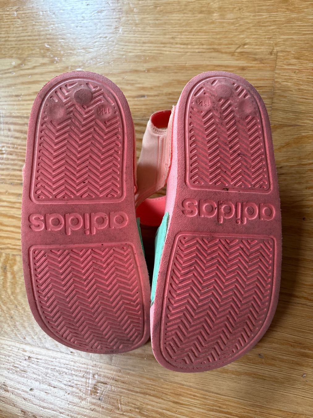 Adidas Scarpe per ragazze: Adidas Sandalen – Usato da Zürich venduto da Fabienne059 1