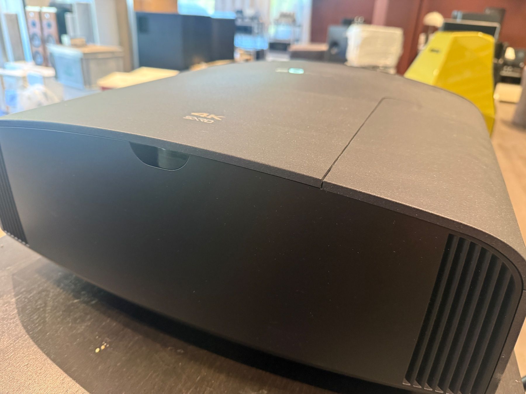 Sony Proiettori: Sony Beamer VPL VW 320 – Usato da dietlikon venduto da avspalinger 2