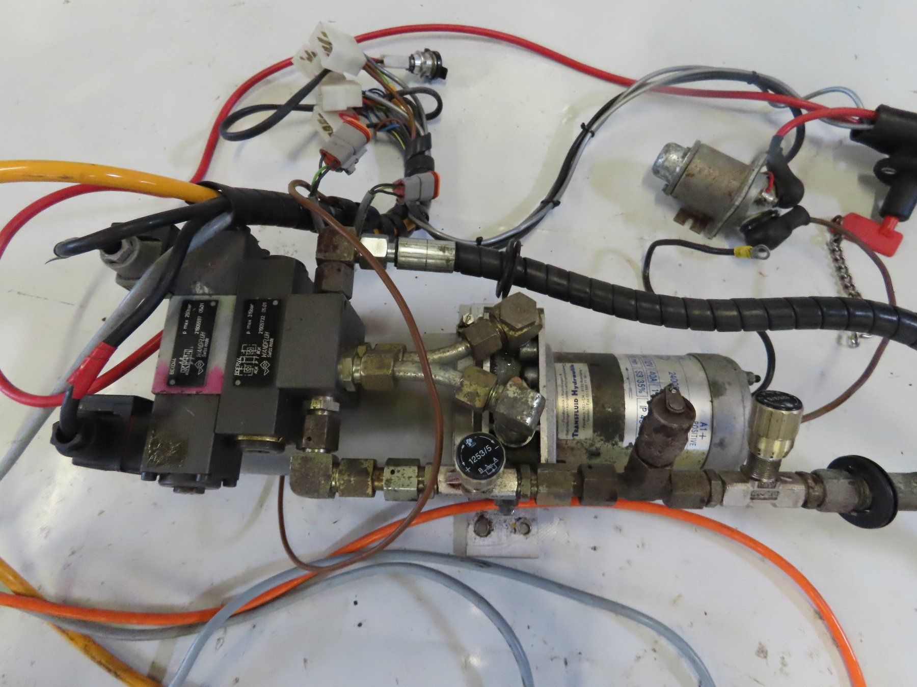 Altri prodotti elettronici: Hydraulikmotor mit Hubzylinder – Usato da Alpnach-Dorf venduto da Hess-Automobile 4