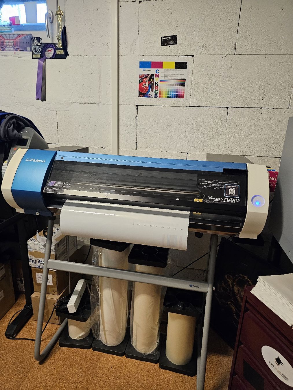 Roland Stampanti: VersaStudio BN-20A EcoSolventdrucker/Schneideplotter – Usato da Subingen venduto da chrisbygz01