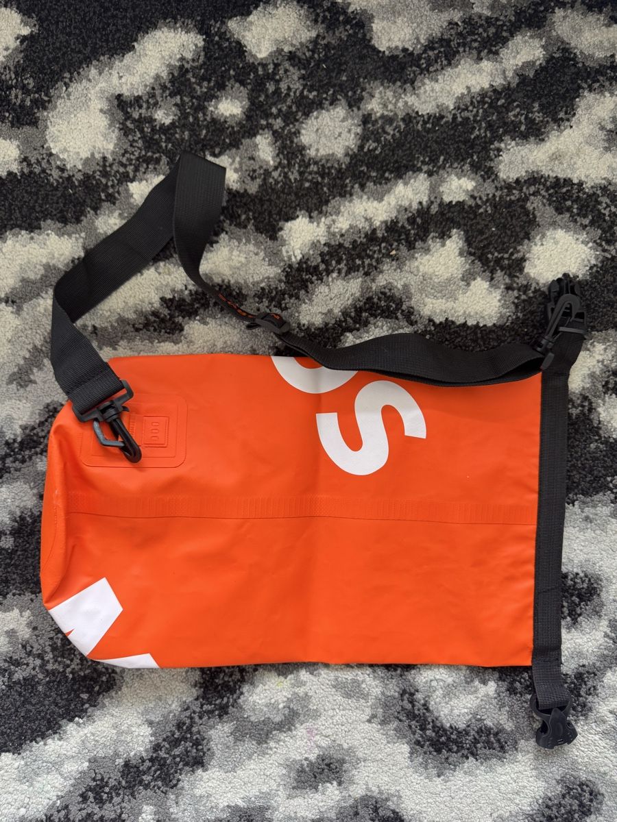 Zaini: Dry Bag Orange Migros Good Condition – Nuovo (secondo la descrizione) da Wallisellen venduto da ori_nsj2 1