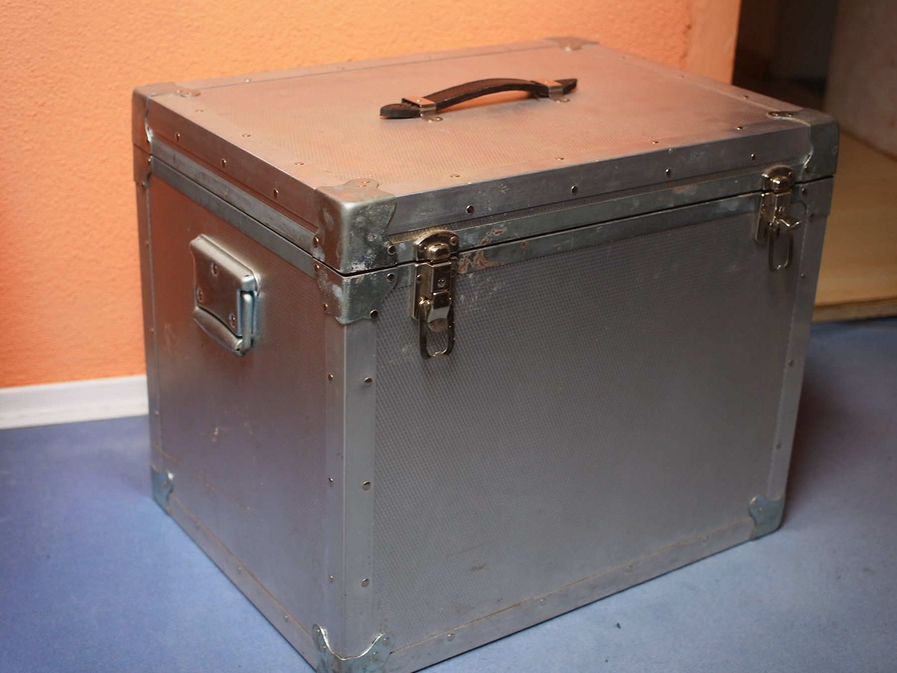 Casse di trasporto: Robuste Alu Kiste 53x38x41cm Flightcase Equipment – Usato da Zürich venduto da dnk_nrd8 1