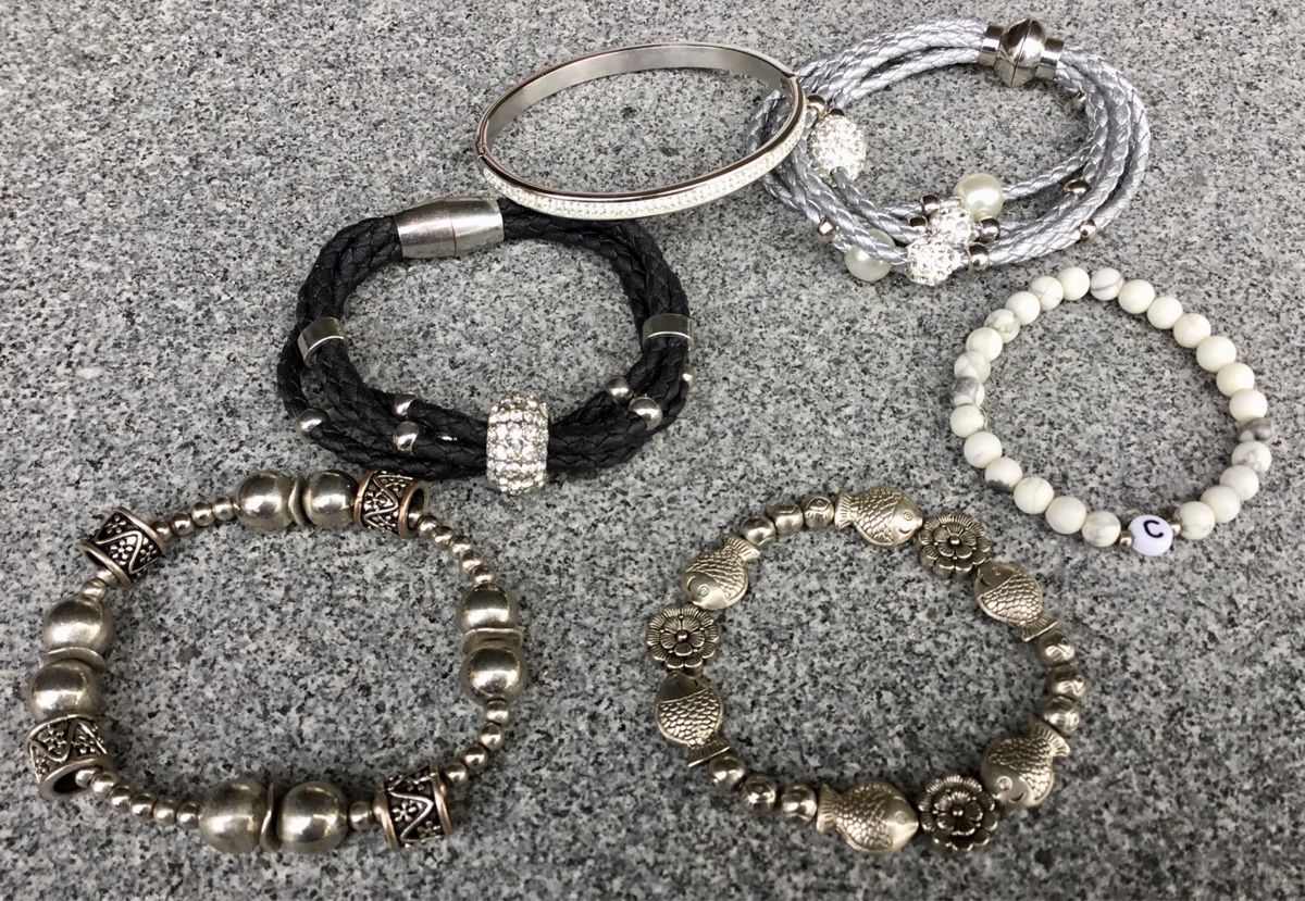 Altri gioielli: Cooles Set aus 6 Armketteli / Bracelets, Modeschmuck – Usato da Regensdorf venduto da lotti8105